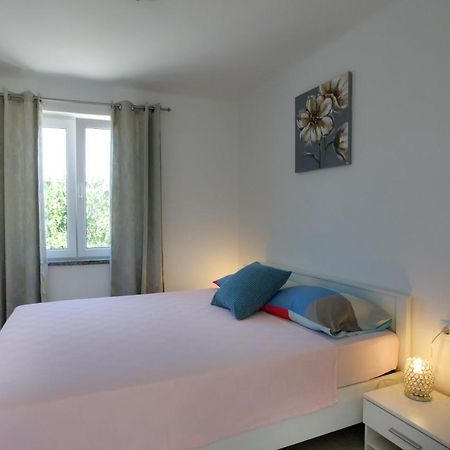 Appartement Oliva à Vrbnik Extérieur photo